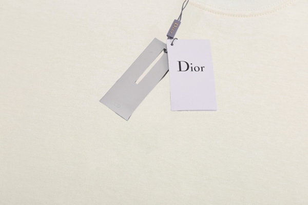 ブランドTシャツ着用イメージ